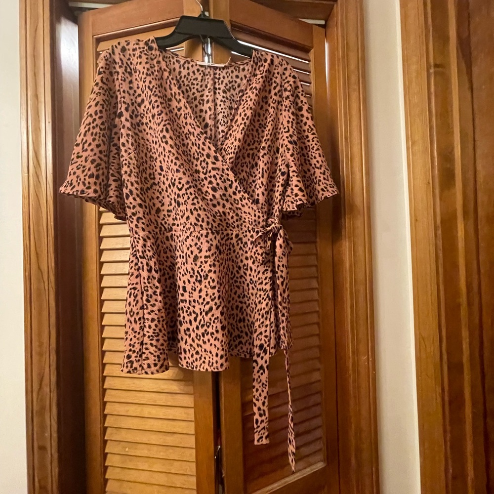 Blouse from Francesca’s. 95% polyester  5% spandex. Lining is 100% polyester.